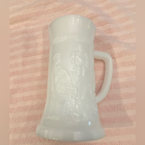 EUC 2 VTG 1960’S  FEDERAL WHITE MILK GLASS STEIN MUGS WITH EMBOSSED PUB SCENE - Picture 11 of 11